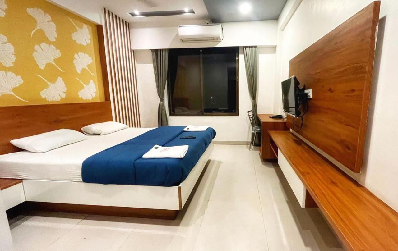 Hotel Ambai Executive Tuljapur Eksteriør billede